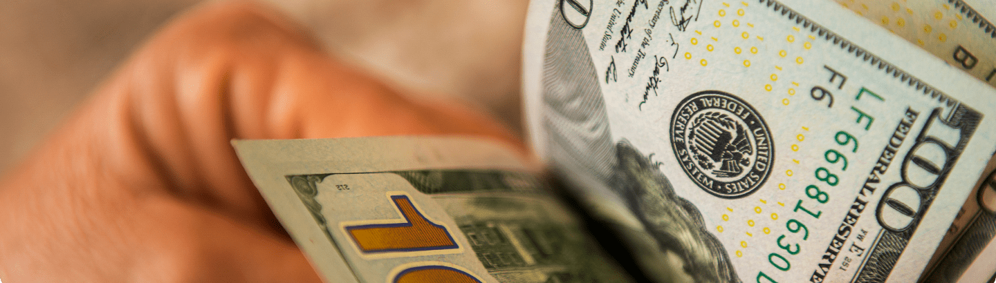 Compre moeda <br> estrangeira em <br> espécie e receba <br> em casa!